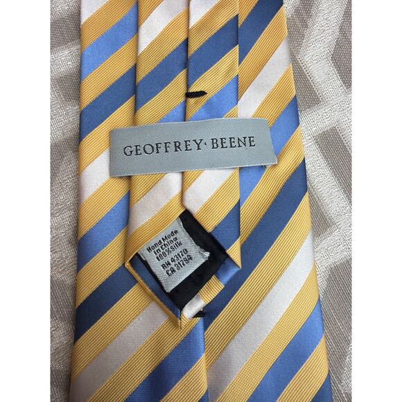 Geoffrey Beene Men’s100% Silk Tie Blue Yellow Striped Vanderbilt Wardrobe - Picture 3 of 7